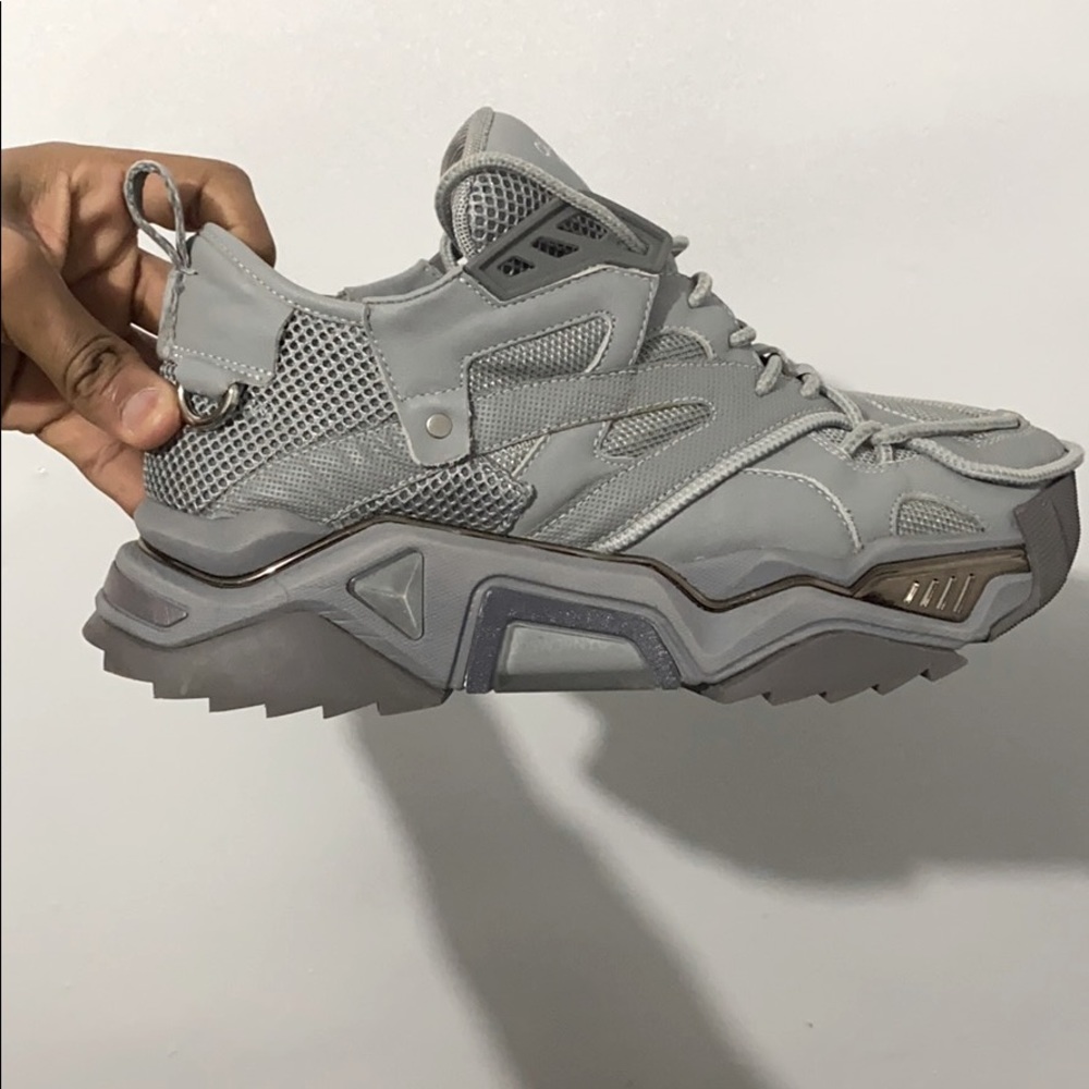 Shoe
